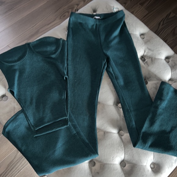 Two piece set - Picture 3 of 6